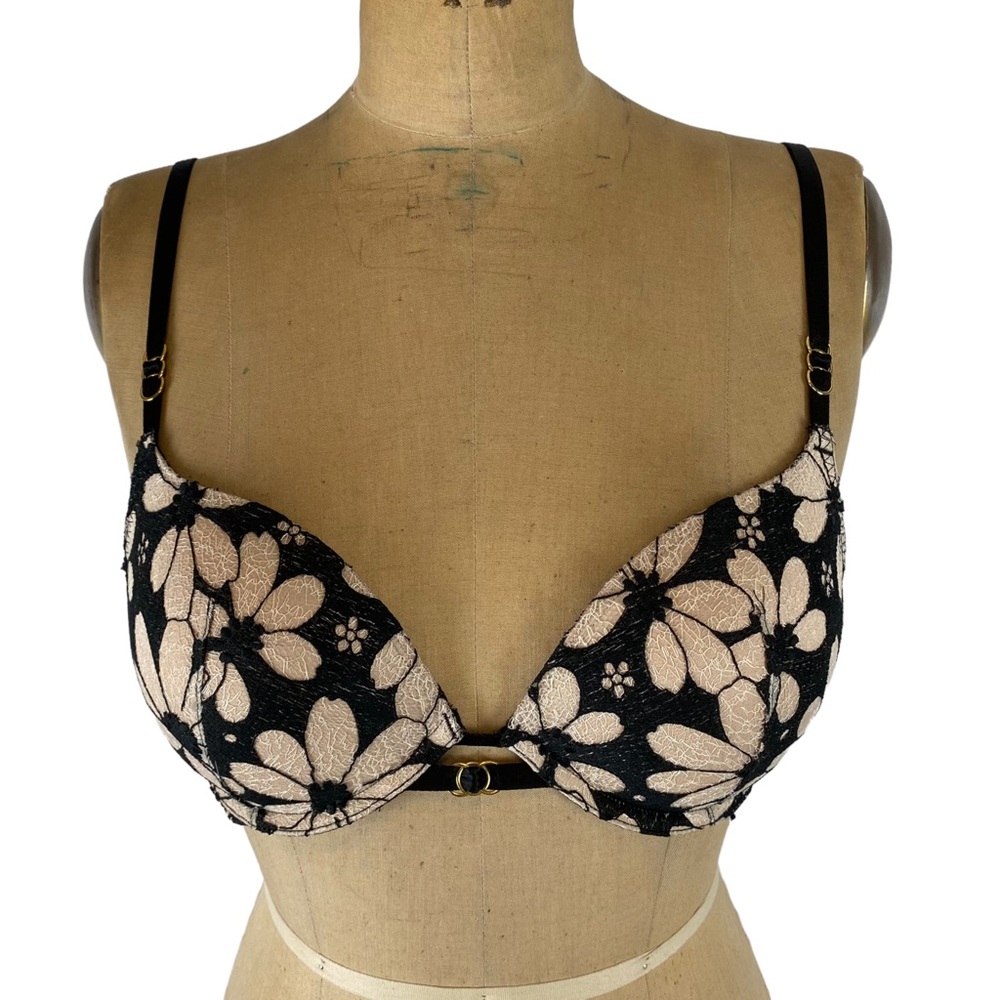 Victoria’s Secret Very Sexy Push-up Bra in Cream/Black Floral Size 32D